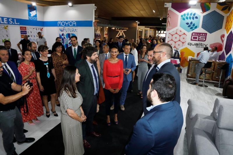 la-feria-del-mueble-de-yecla-atrae-a-compradores-del-norte-de-africa