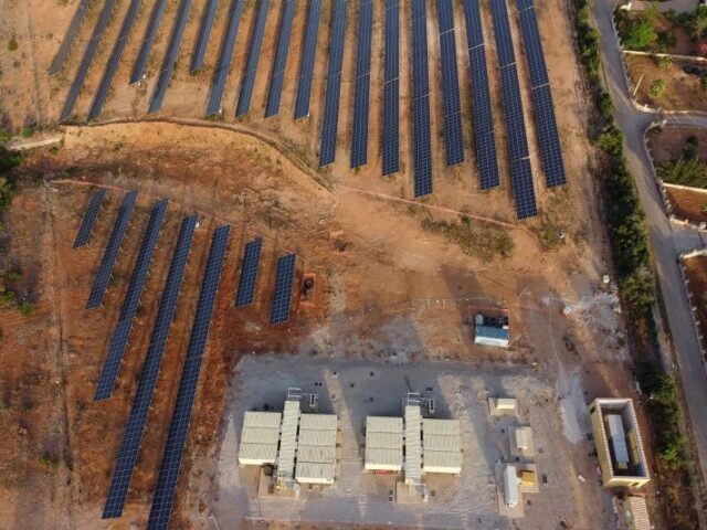 Almacenamiento de flujo de vanadio en una planta solar