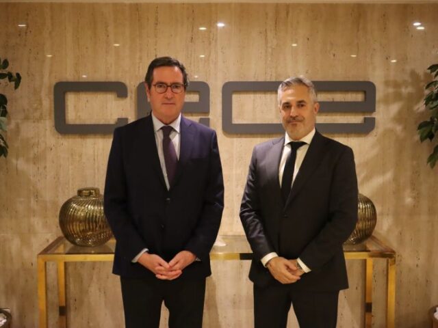 CEOE y ManpowerGroup impulsarán la competitividad de las empresas españolas a través del talento