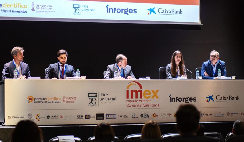 MR Finanzas IMEX-Elche 2025. Julio de la Paz (Caixa); Javier Soto (ICO); José Terreros (IMEX); Beatriz Mendes (FIEM) e Isaac Aragonés (Cesce)