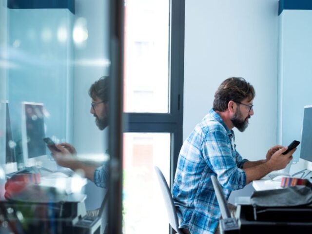 Industria y gran consumo, en alerta por la escasez de talento híbrido