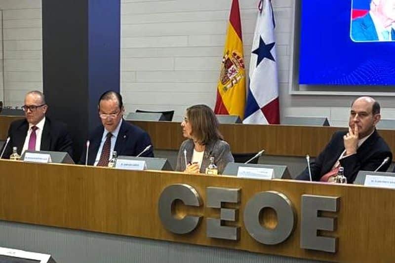 Intervención de Javier Martínez-Hacha, Canciller de Panamá, junto a Amparo López Senovilla, Secretaria de Estado de Comercio de España