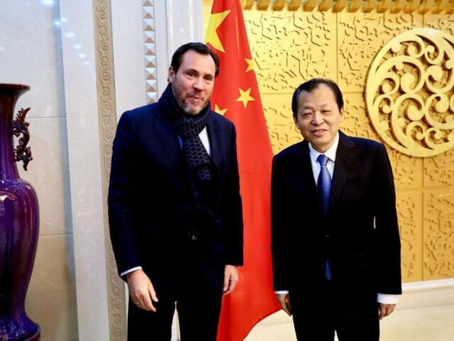 España comparte con China sinergias para la alta velocidad y el proyecto AV350