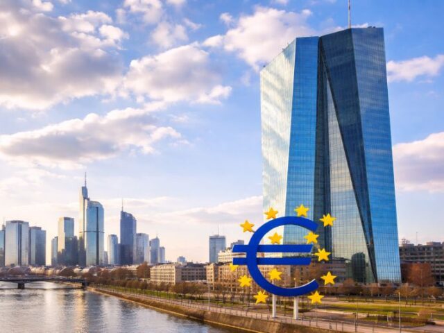 El BCE mantiene los tipos en el 2% pero alerta sobre riesgos al alza