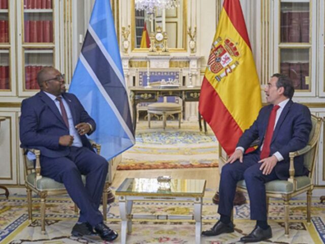 España y Botsuana exploran nuevas oportunidades en infraestructuras y energías renovables